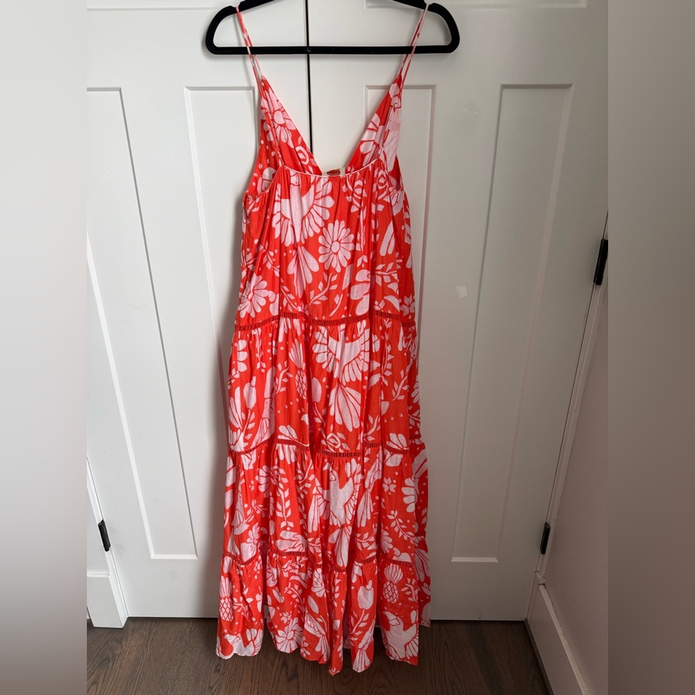 Farm Rio Orange Neon Jungle V-Neck tiered maxi dress made of 100% cotton. Size S